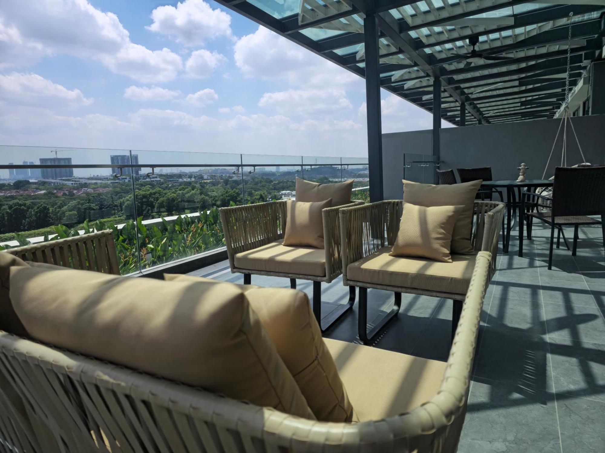 Apartment Stylish Sunsuria Forum 5mins To Sccc 6pax